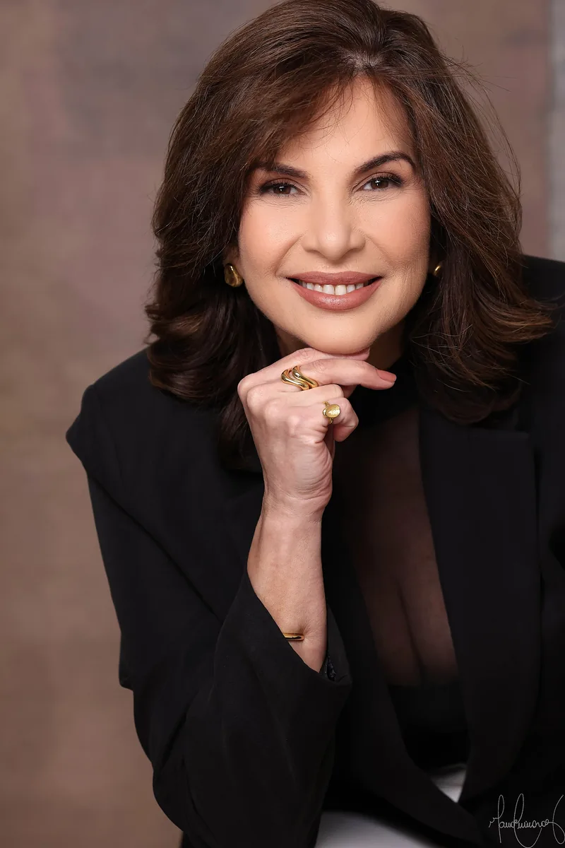 Dra. Mônica Fernandes sorrindo